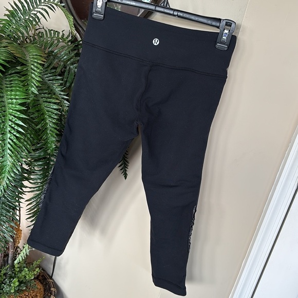 Lululemon Black Cropped Capri Pants Reflective Ruffle Workout Activewear Tights - Picture 12 of 15